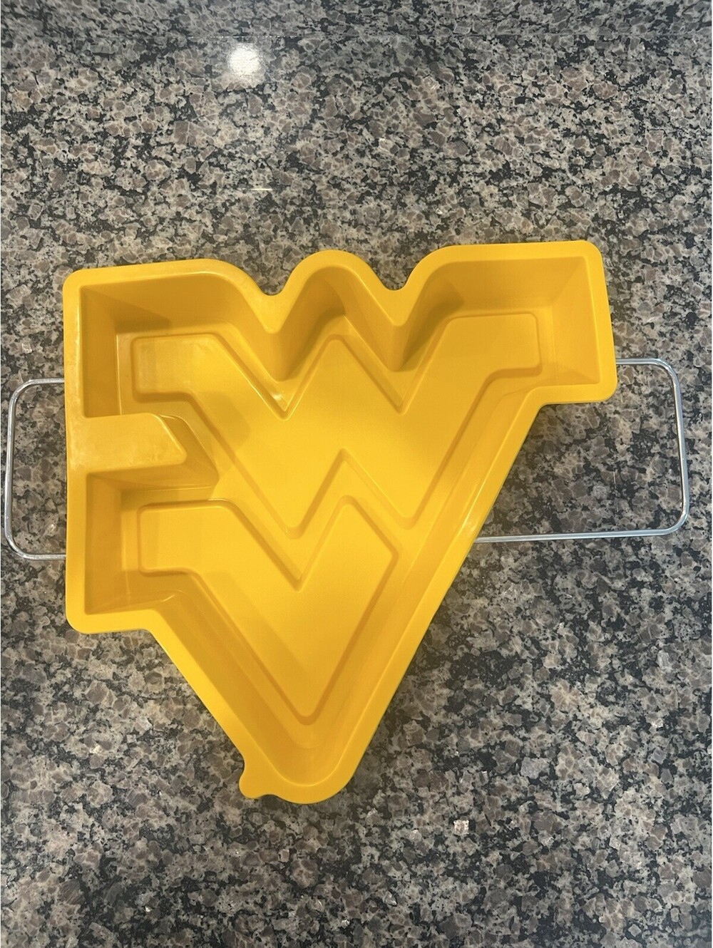 Rare West Virginia University WVU Mountaineers Flying WV Silicone Baking Pan